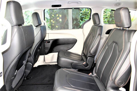 2017 Chrysler Pacifica Touring-L