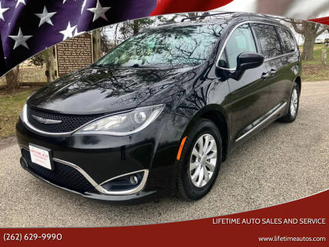 2017 Chrysler Pacifica for sale at Lifetime Auto Sales and Service in West Bend WI
