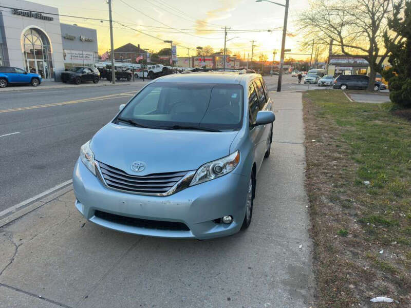 2015 Toyota Sienna XLE 7-Passenger