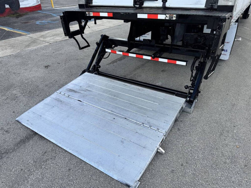 2016 Freightliner M2 106