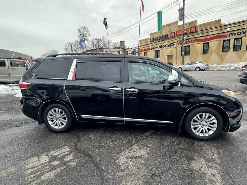2017 Toyota Sienna Limited Premium 7-Passenger