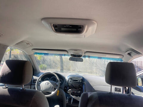 2005 Toyota Sienna LE 7 Passenger