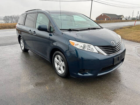 2012 Toyota Sienna LE 7-Passenger Auto Access Seat