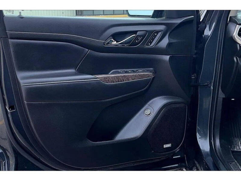 2022 GMC Acadia Denali