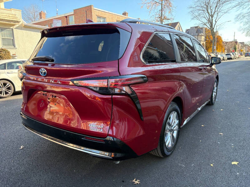 2022 Toyota Sienna Limited 7-Passenger