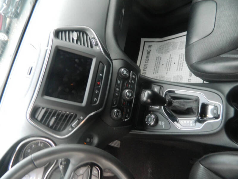 2023 Jeep Cherokee Altitude Lux