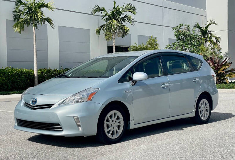 2012 Toyota Prius v Five