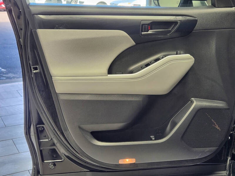 2022 Toyota Highlander L