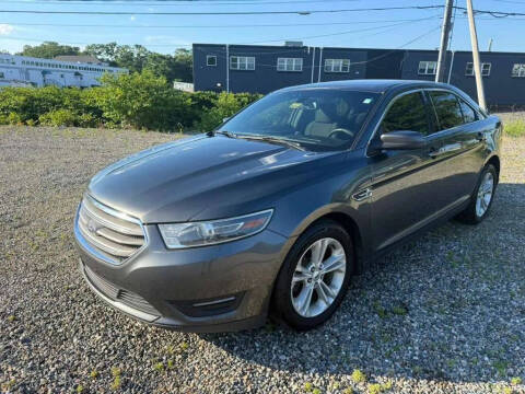 2018 Ford Taurus SEL