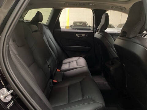 2025 Volvo XC60 B5 Plus Dark Theme