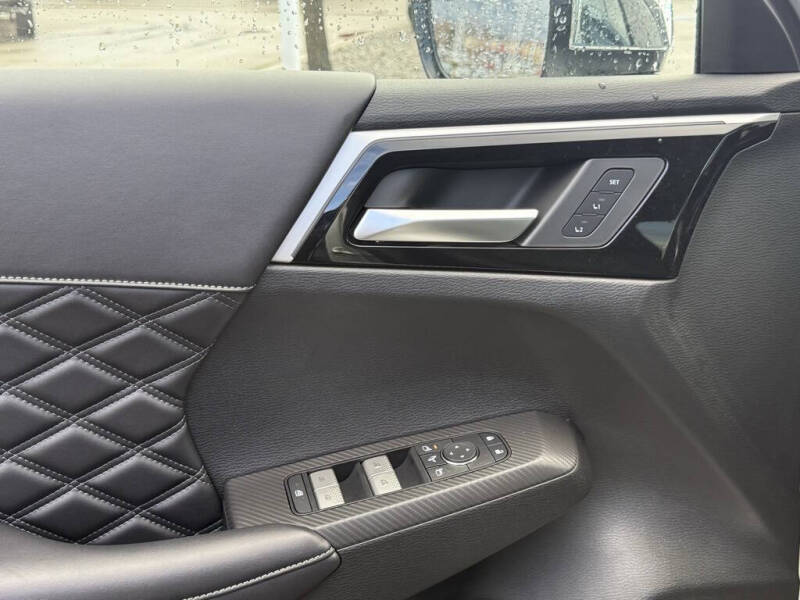 2025 Mitsubishi Outlander PHEV SEL