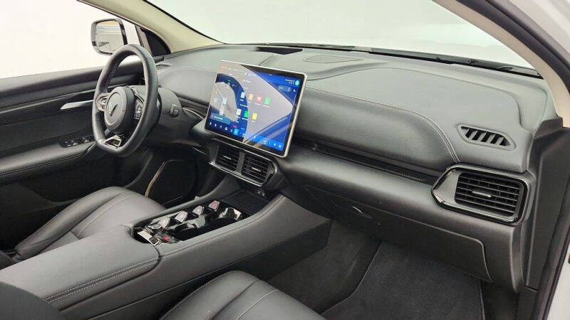 2023 VinFast VF8 Eco City Edition