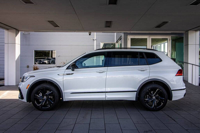 2024 Volkswagen Tiguan SE R-Line Black