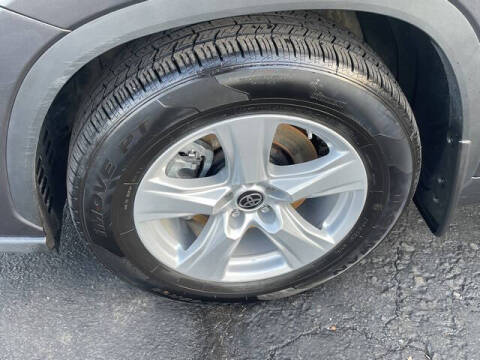 2022 Toyota Highlander LE