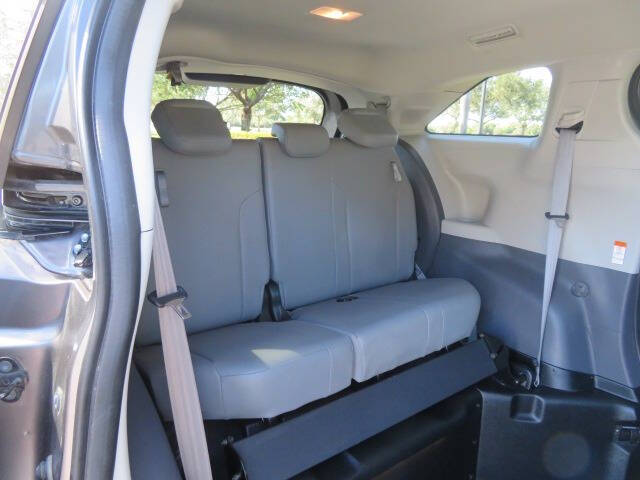 2021 Toyota Sienna XLE 8-Passenger