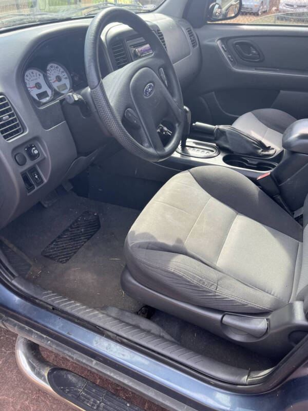 2005 Ford Escape XLS