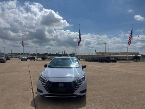 2025 Nissan Versa SR