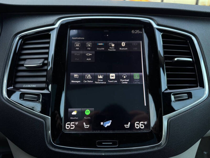 2016 Volvo XC90 T6 Momentum