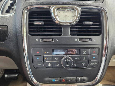2013 Chrysler Town and Country Touring-L