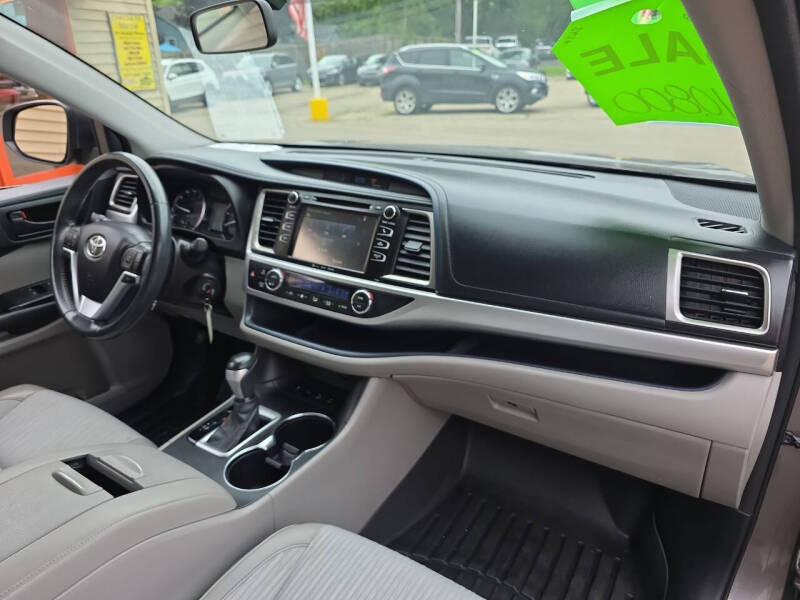 2016 Toyota Highlander LE Plus