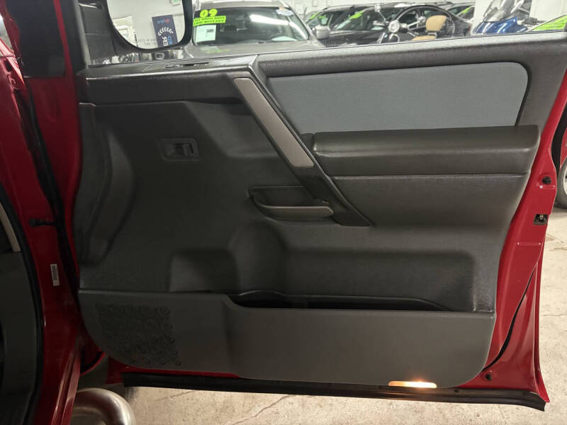 2005 Nissan Titan SE