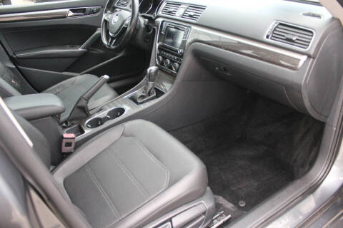 2017 Volkswagen Passat 1.8T SE