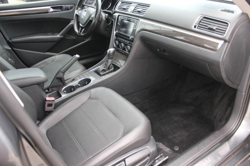 2017 Volkswagen Passat 1.8T SE
