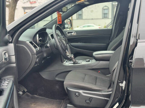 2019 Jeep Grand Cherokee Laredo