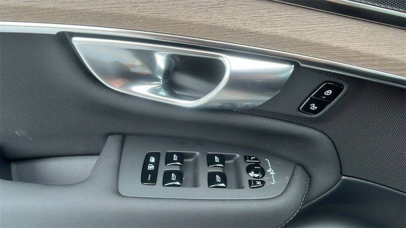 2026 Volvo XC90 B5 Plus 7P