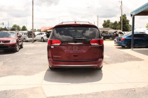 2017 Chrysler Pacifica Touring-L