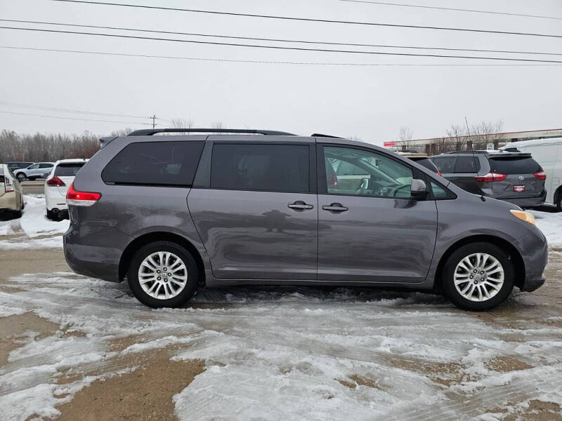 2012 Toyota Sienna XLE 8-Passenger