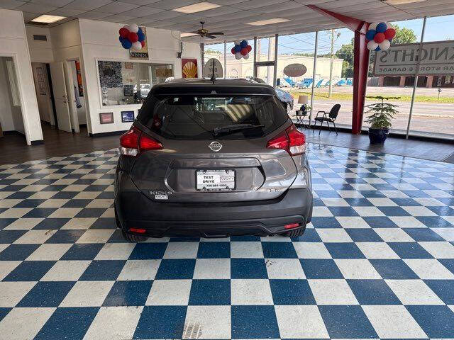 2019 Nissan Kicks SR