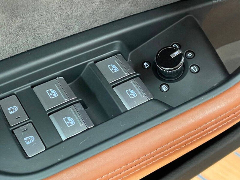 2019 Audi e-tron quattro Prestige