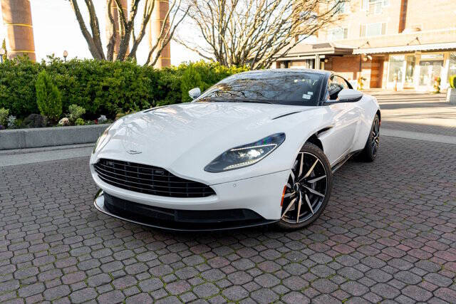 2019 Aston Martin DB11 29