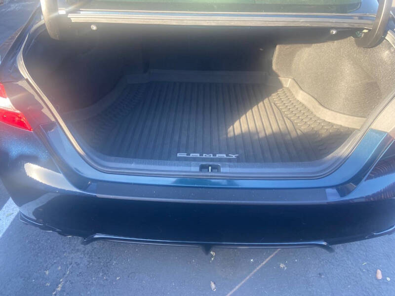 2020 Toyota Camry Hybrid SE