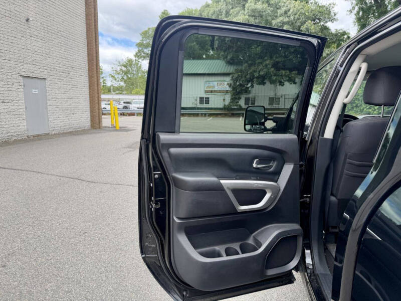 2020 Nissan Titan SV