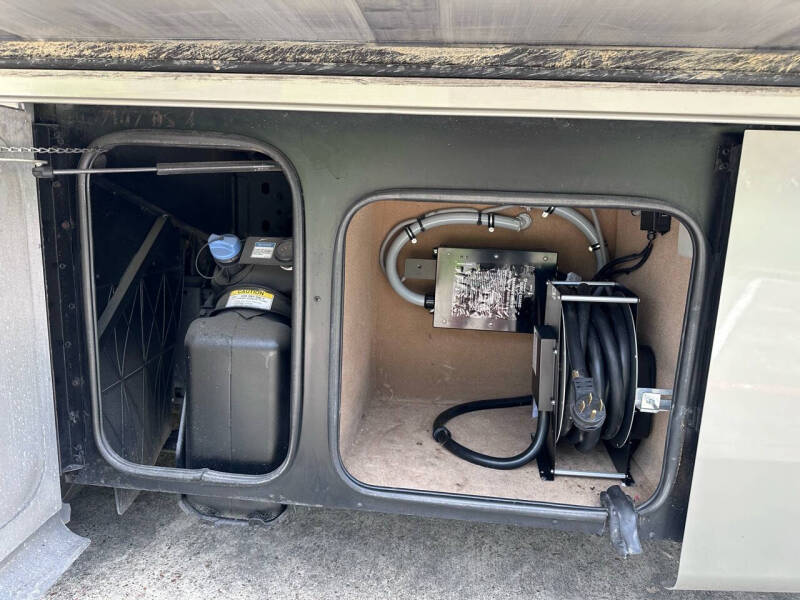 2019 Tiffin Phaeton 40qkh BUNK BEDS, King Bed