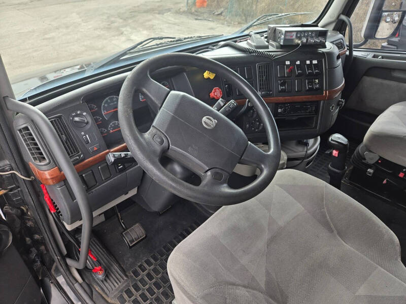 2006 Volvo VNL