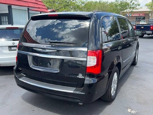 2016 Chrysler Town and Country Touring