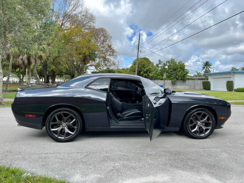 2018 Dodge Challenger SXT Plus