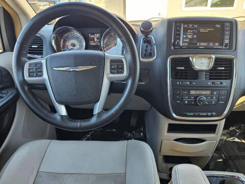 2014 Chrysler Town and Country Touring-L