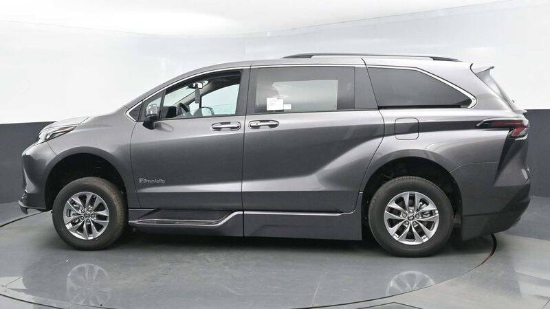 2024 Toyota Sienna XLE 7-Passenger