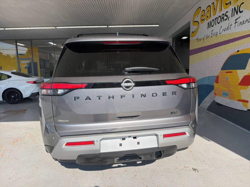 2022 Nissan Pathfinder SV