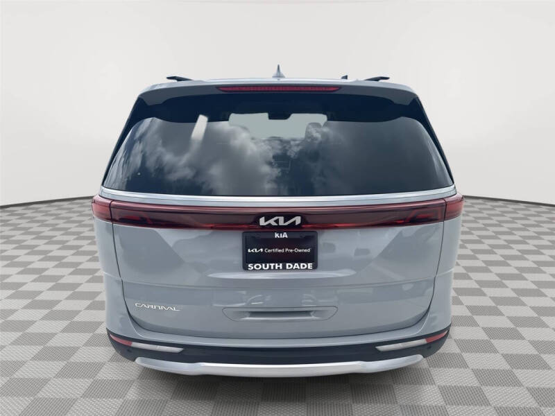 2023 Kia Carnival SX
