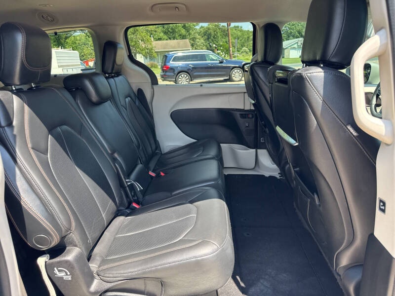 2017 Chrysler Pacifica Touring-L Plus