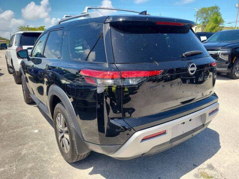 2024 Nissan Pathfinder SL