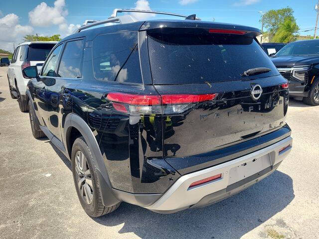 2024 Nissan Pathfinder SL