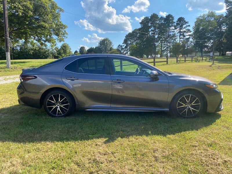 2022 Toyota Camry SE