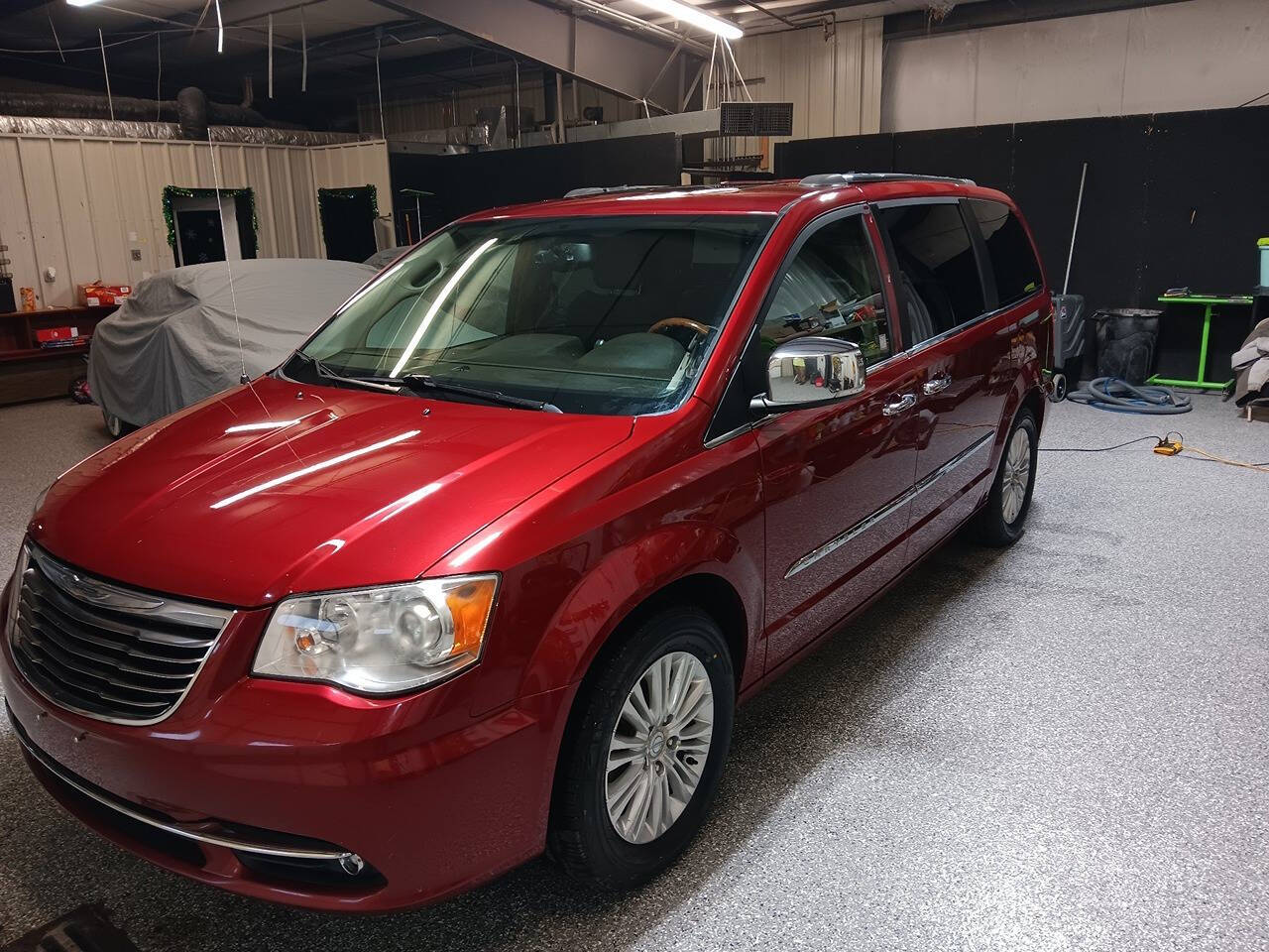 2015 Chrysler Town and Country for sale at Carlisle Motors LLC in Carlisle, IA