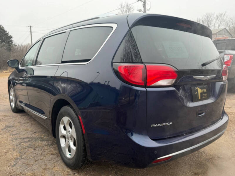2017 Chrysler Pacifica Touring-L Plus